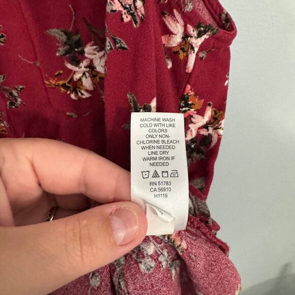 Maurices Dark Red Floral Print Keyhole Neckline Tank Top Women's Size Medium - Picture 7 of 7